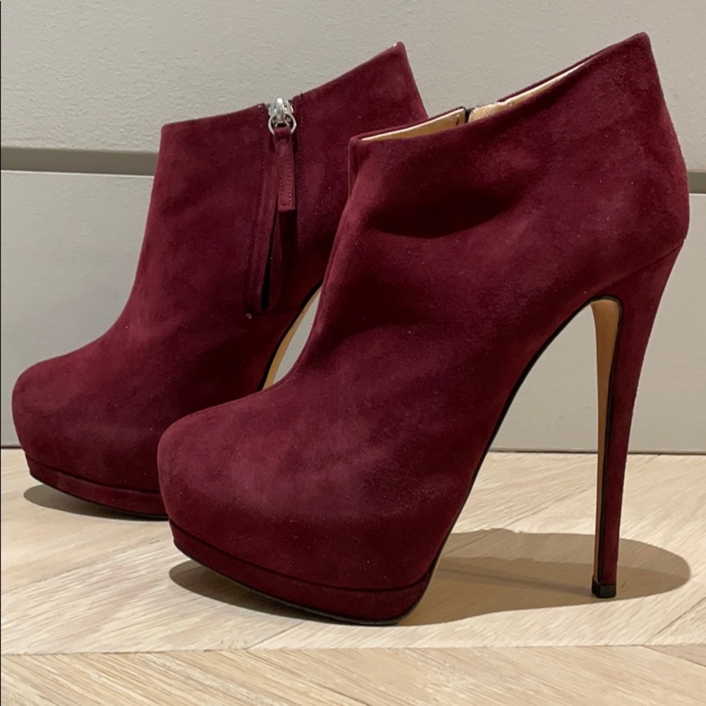 Giuseppe Zanotti booties burgundy.